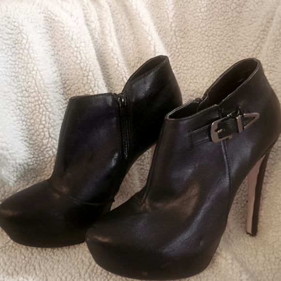 Black Aldo stiletto bootie - Picture 1 of 4
